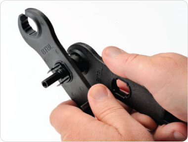 The Di-log Solar Crimping Tool is a high-precision ratchet mechanism for complete crimps.